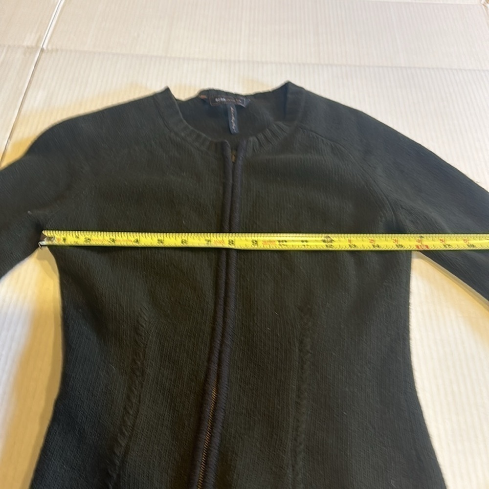 BCBG MaxAzria 100% wool olive drab green zip up sweater w ribbing design small - Picture 5 of 10